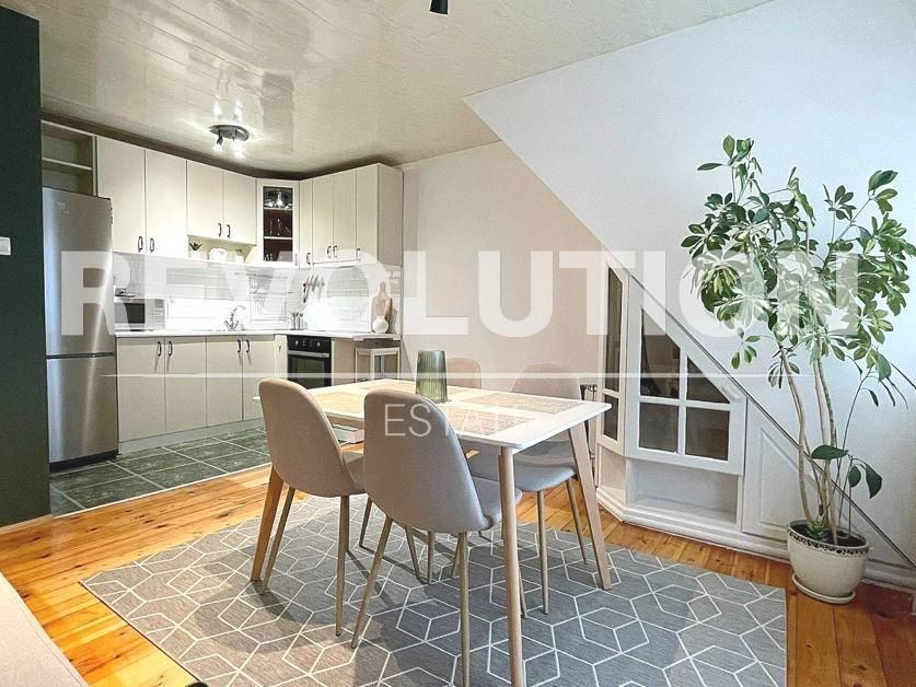 Дава се под наем Тристаен апартамент в Варна, Левски - 70 кв.м за 648.21 € - Снимка #2