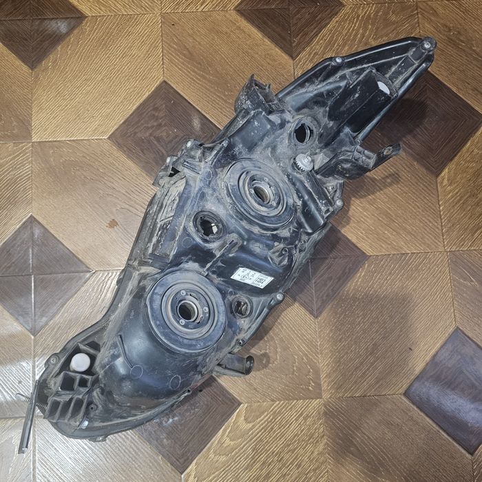 Продам фару Королла 150