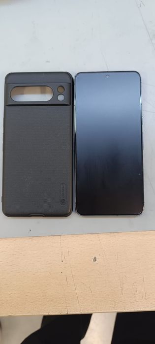 Телефон Google Pixel 8pro.
