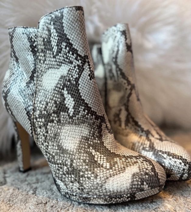 Botine cu toc.dama Buffalo