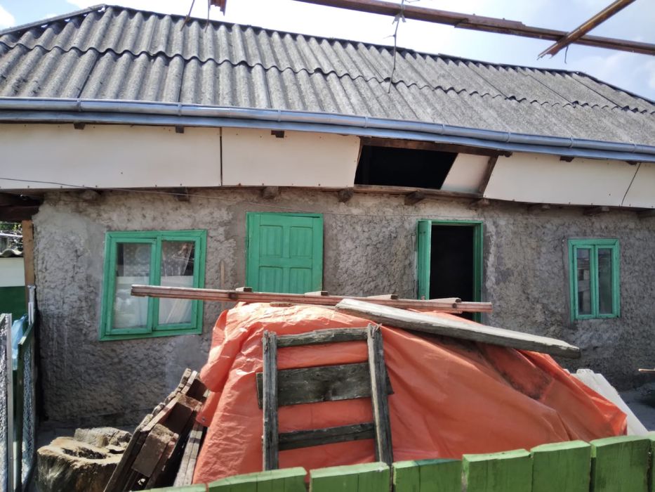 Teren si casa de vanzare Lespezi - Bursuc Deal