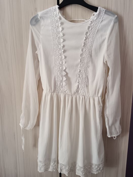 Бяла ефирна тюлена рокля