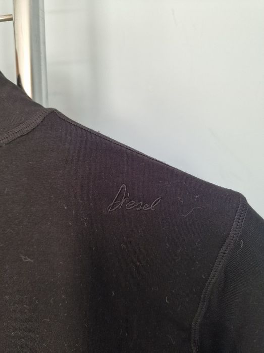 Страхотна дамска блуза DIESEL кропнат
модел,нова сетикет, размер М /L,