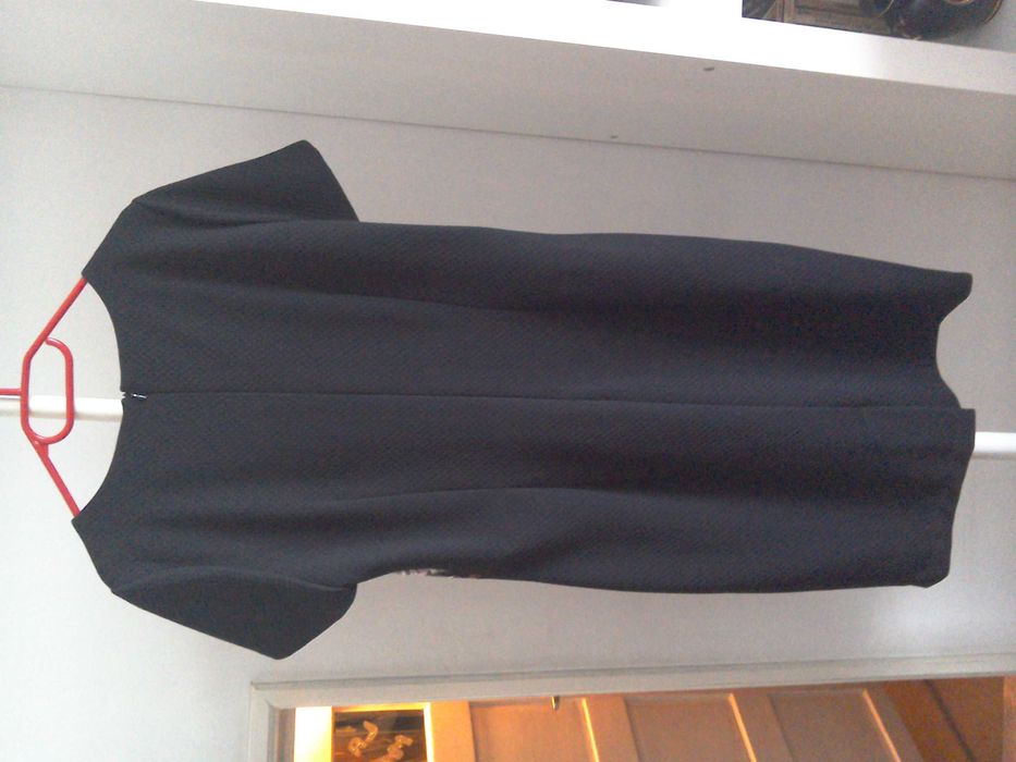 Rochie elegantă, midi, tip creion cu mâneci scurte