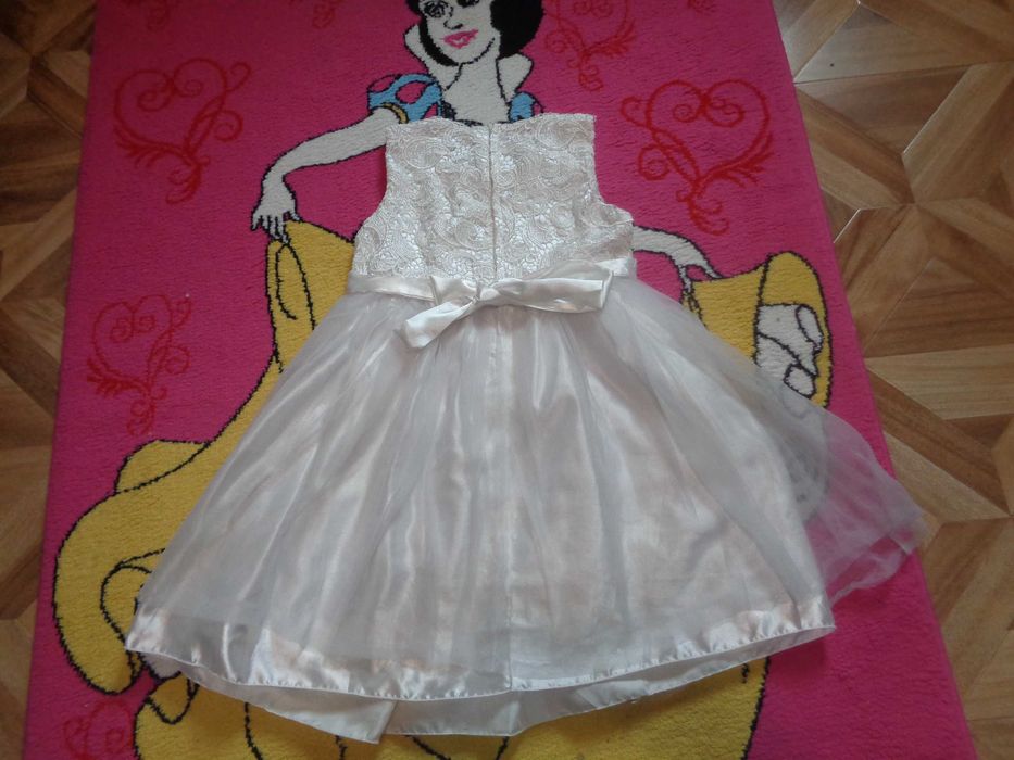 Vand rochie ocazie de fetita 2.