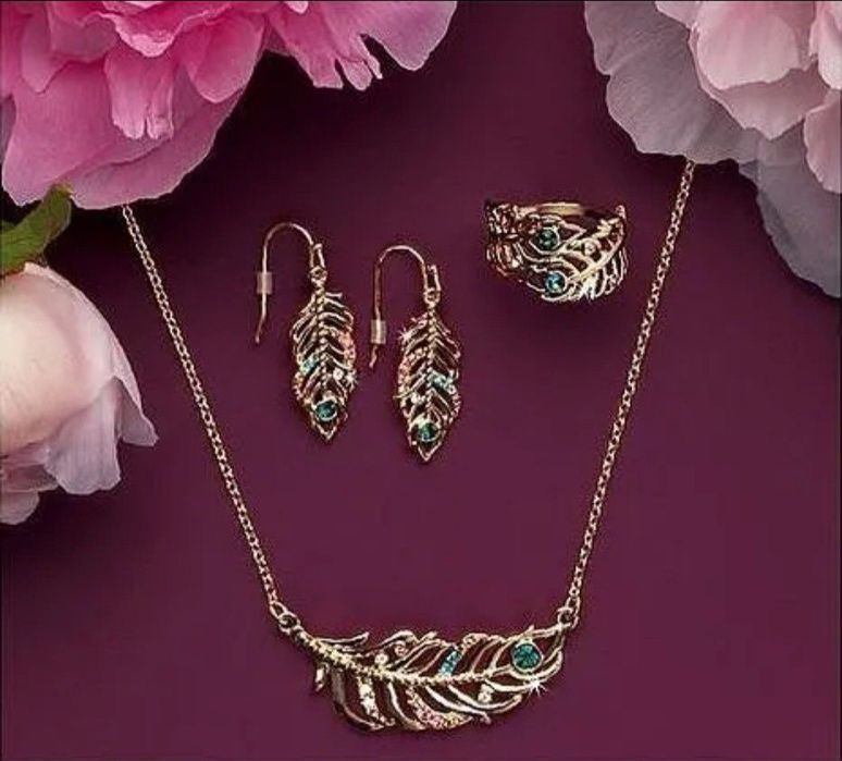 Бижутерия от  "AVON". Новая. См. всё фото.