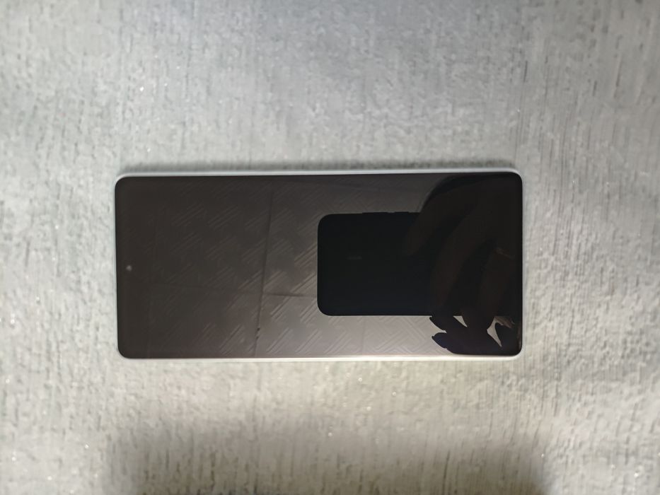 Смартфон  РосоF5