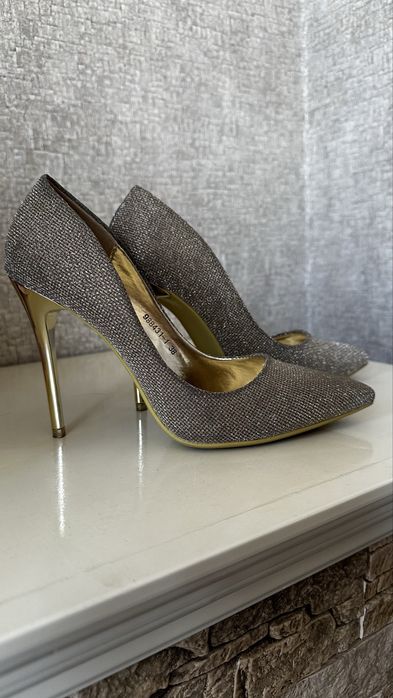 Нарядные туфли 38 размер