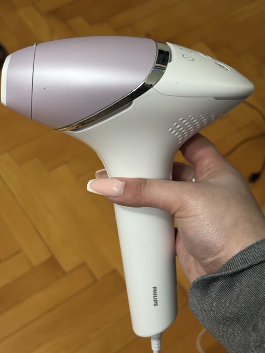 Фотоепилатор Филипс Lumea 8000 BRI947/00