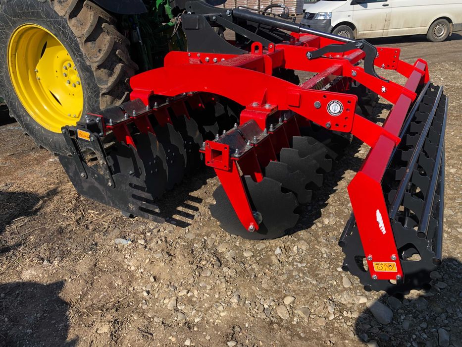 distribuitor ingrasaminte sau erbicide , disc hidraulic