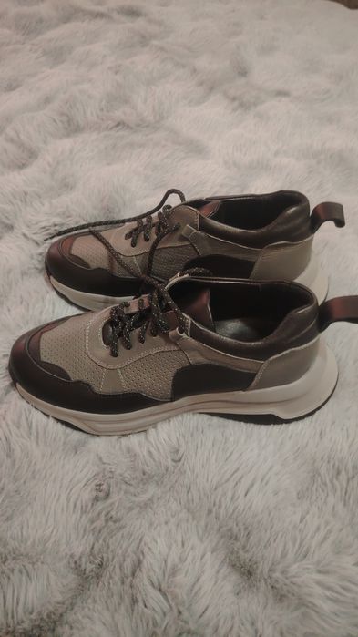 Кроссовки женские кожа 39р