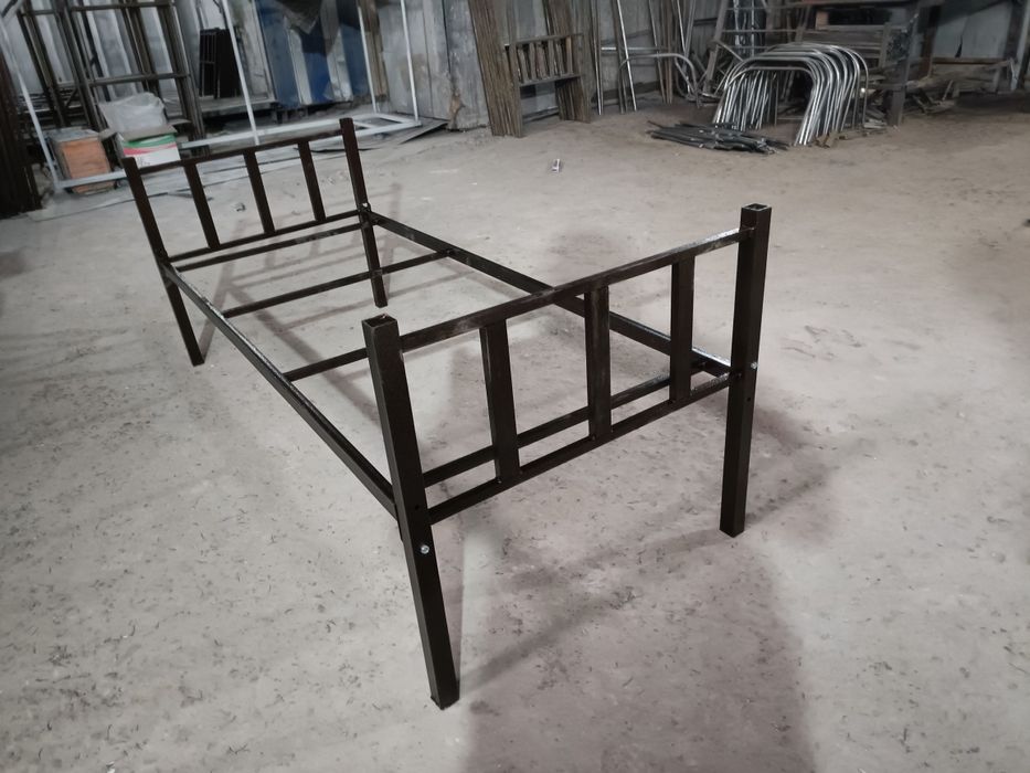 Металлический крават