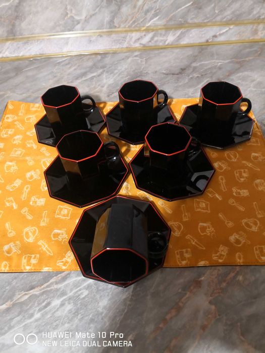 Сервизи за кафе-бял и черен-по 6чаши с чинийки