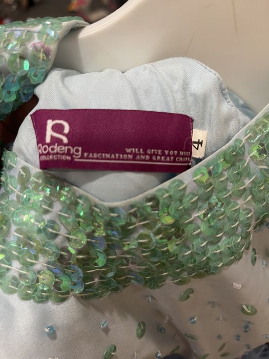 Очень красивое платье для девочки 4 года