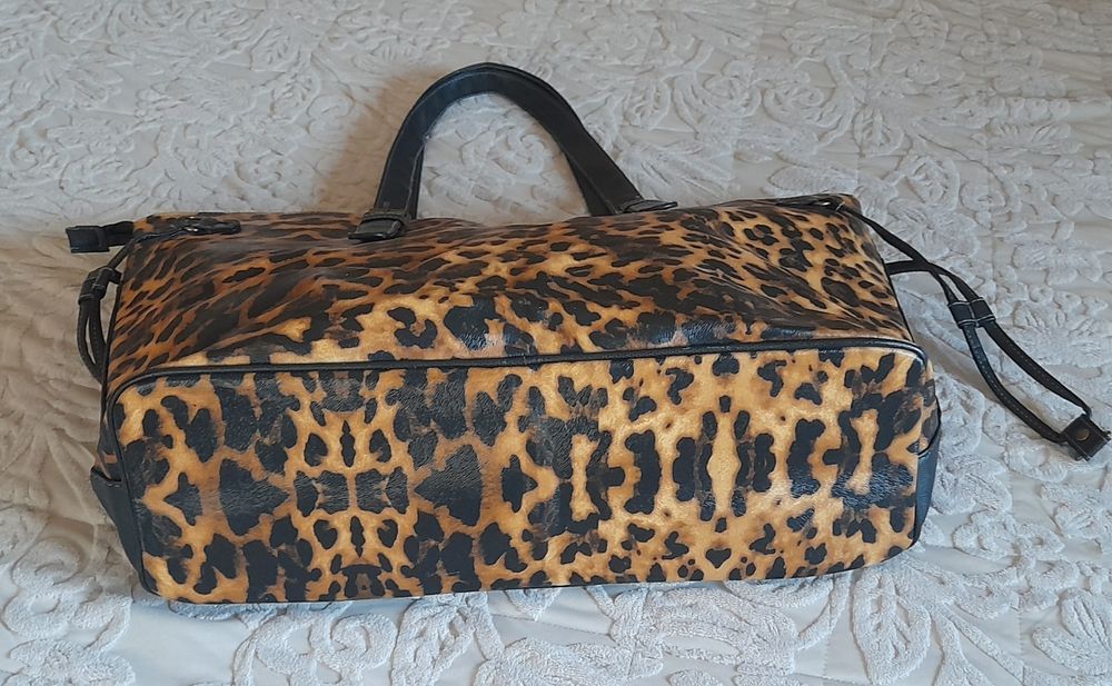 Оригинална дамска чанта Betty Boop-като нова,леопрадов принт