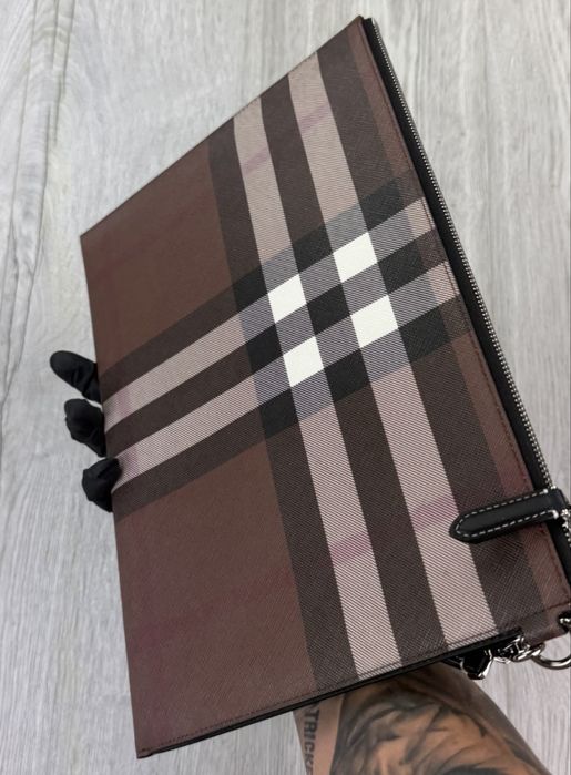 Burberry - Унисекс чанта/клъч