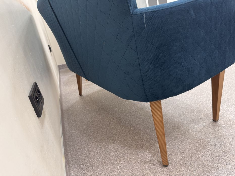 Продам стулья и диван