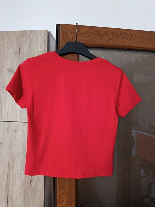 Tricou mărimea 42.