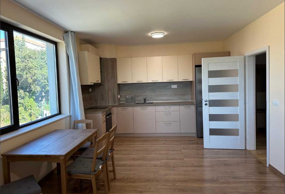 Дава се под наем Двустаен апартамент в к.к. Св.Св. Константин и Елена - 78 кв.м за 650 € - Снимка #3