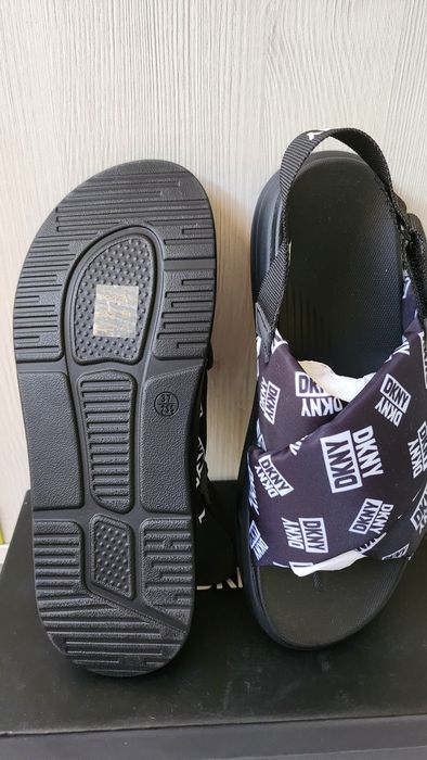 Детски сандали DKNY