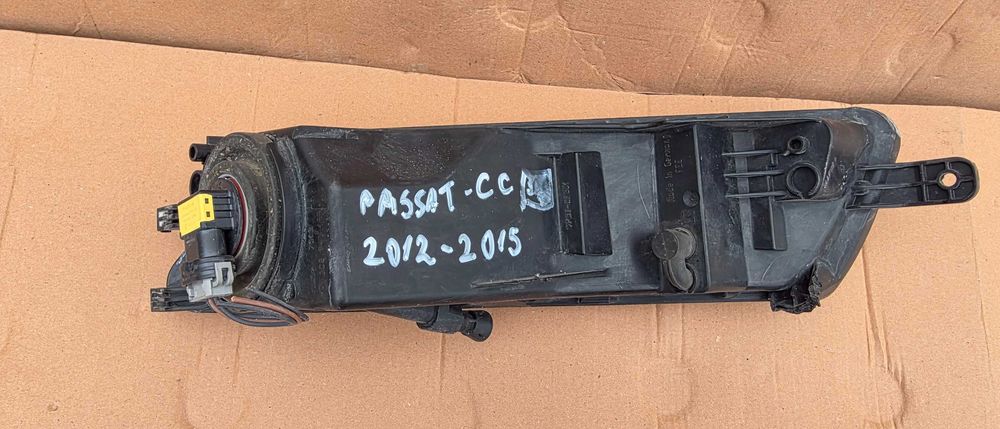 Proiector ceata stanga Vw Passat CC Facelift 2013 2014 / 2015 2016