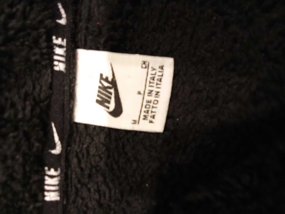 Суитшърт Nike, M-  23 евро.