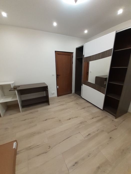 СПЕШНО! Гардероб с плъзгащи врати