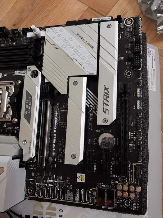 AMD Ryzn 9 7900X3D + Asus Rog Strix B650-A Gaming Wi-Fi