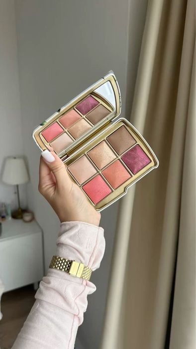 Палетки Hourglass