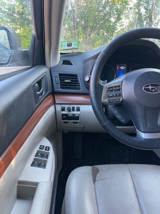 Subaru outback limited 2014г 2,5