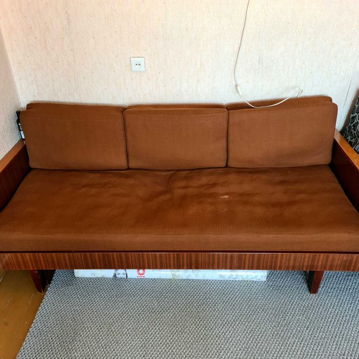 Диван деревянный