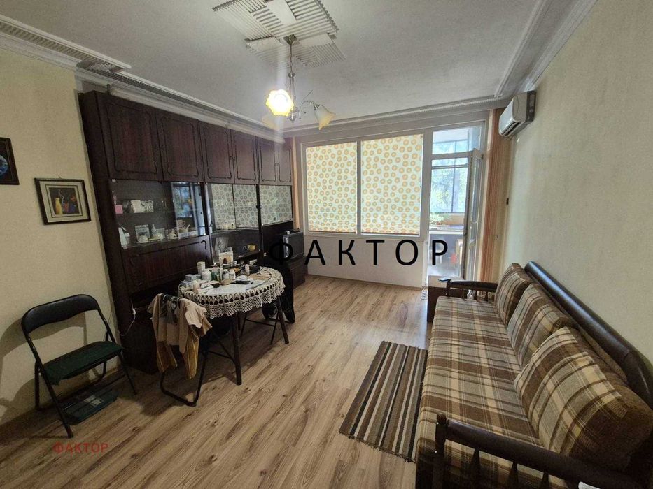 Многостаен апартамент в К. Париж