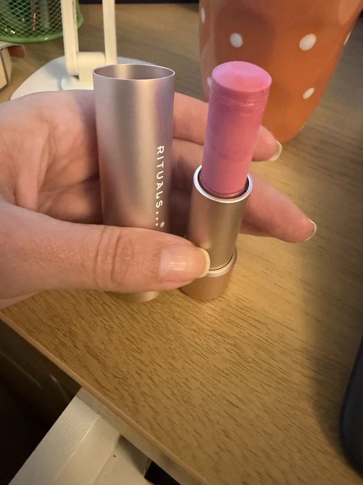 Blush/balsam buze rituals