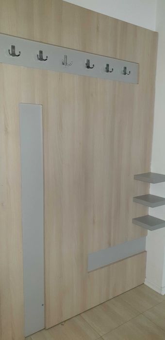 Cuier din pal cu polite si agatatori inox