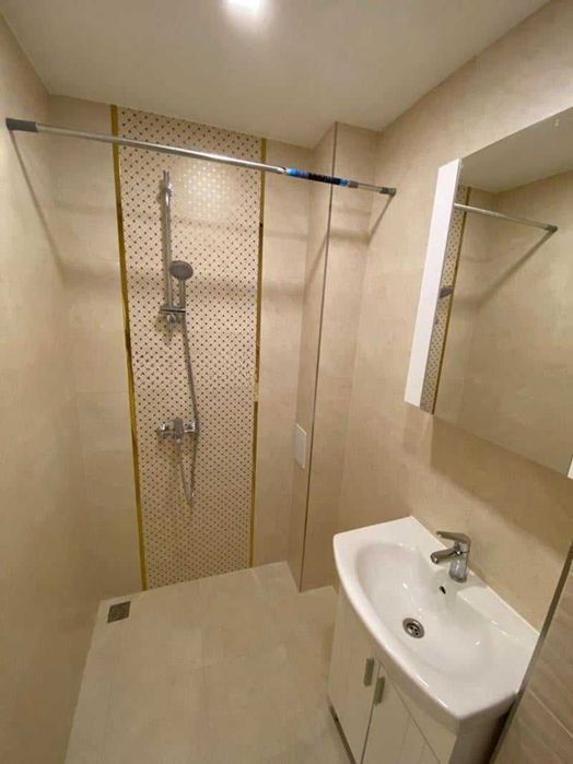 Дава се под наем Тристаен апартамент в София, Изток - 80 кв.м за 765 € - Снимка #6