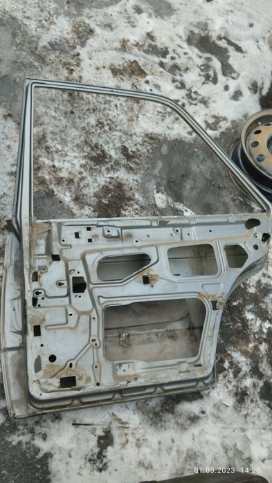 Дверь мерседес 190 продам