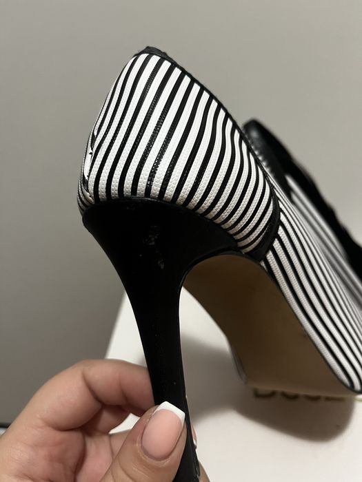 Елегантни обувки с ток