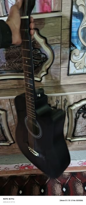 Akustik  gitara ideal holatda