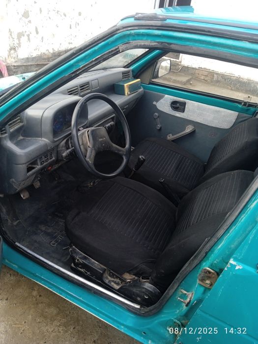 Tiko. Yili 99. Propangazda. Ruxsati yoʻq benzin yozilgan. Lekin benzin