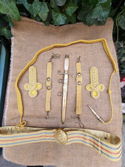 Stilet de ceremonie/parada + accesorii, perioada RSR