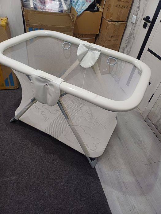 Продаётся фирменный манеж brevi