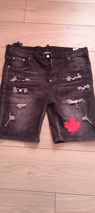 De vânzare pantalonii Dsquared2