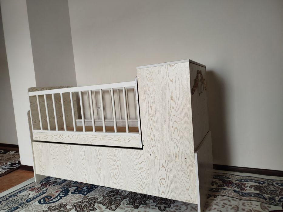 Bolalar tebratuvchi devani zamonaviy beshik