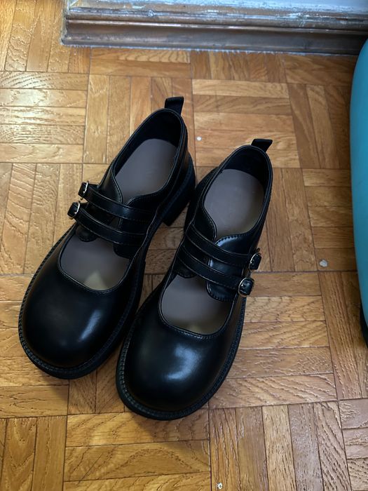 Черный туфли школьные