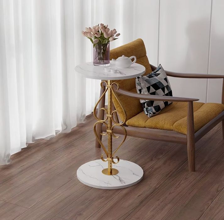 Приставной столик.