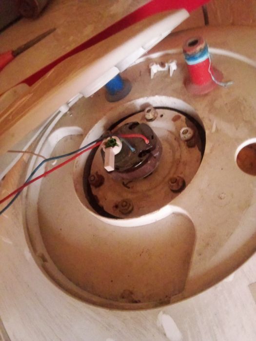 Аристон сотилади тенди алиштирса бўлди ишлоради 80 талик