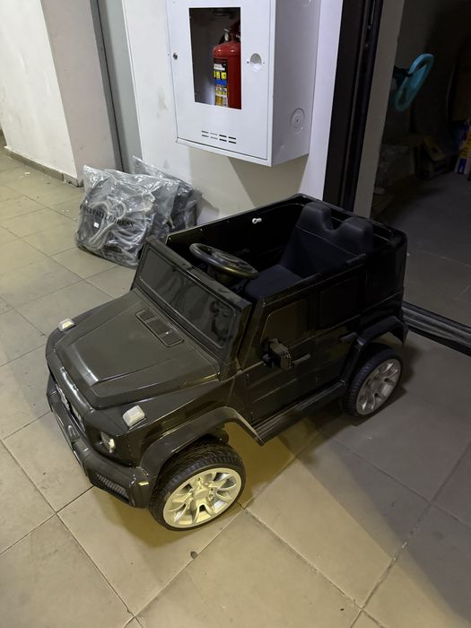 Детская машина электромобиль