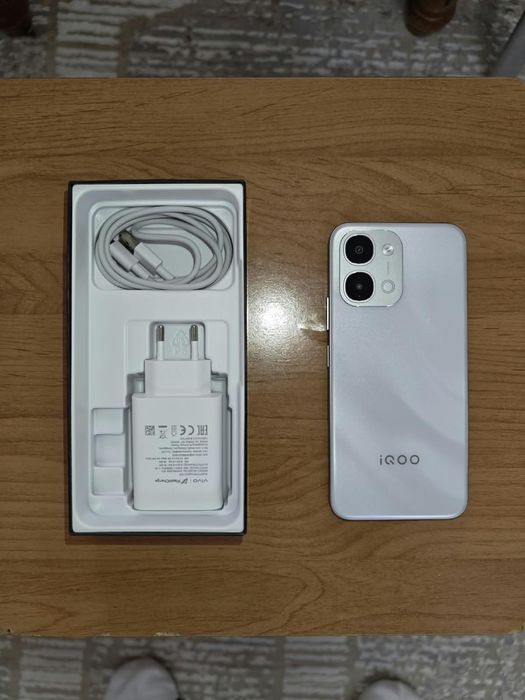 Продам телефон IQOO Z11x 5G ips