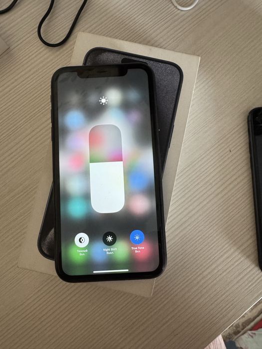 Продам айфон 11.