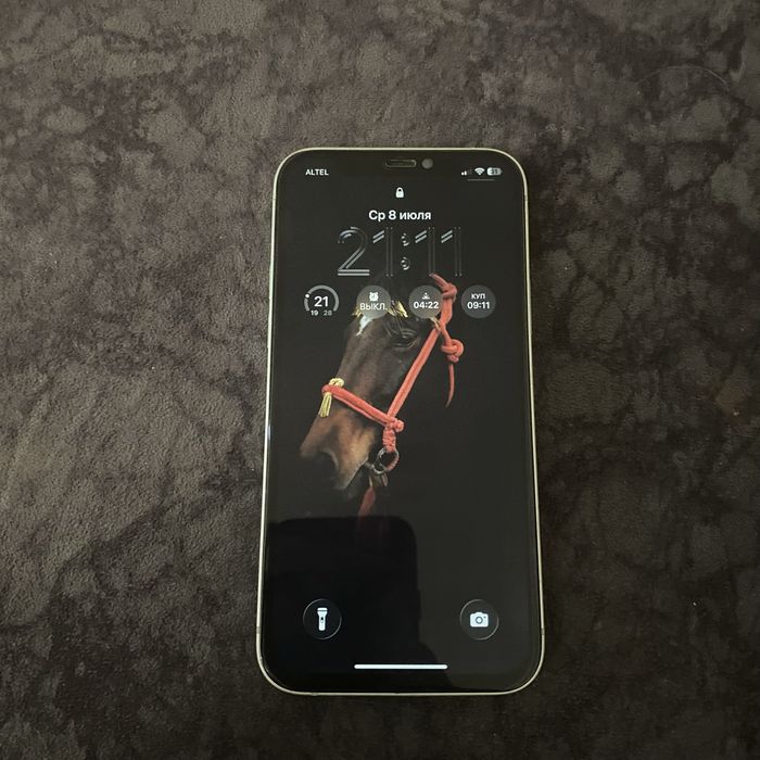 iphone 12      .